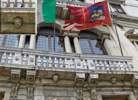 Palazzo Balbi (Ve), Doccioni.
